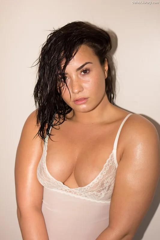 Demi Lovato photo 19 of 1234