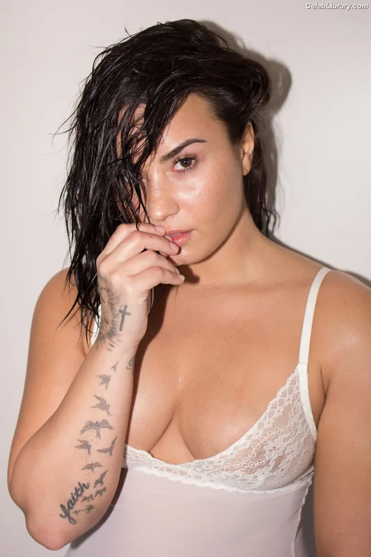 Demi Lovato photo 20 of 1234