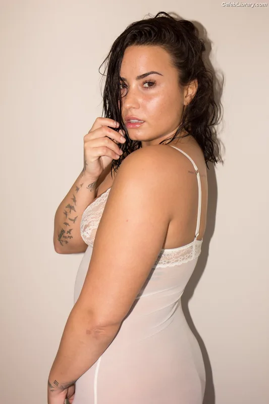 Demi Lovato photo 21 of 1234
