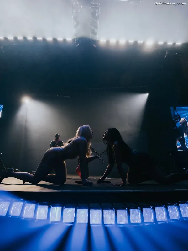 Demi Lovato photo 3 of 1234