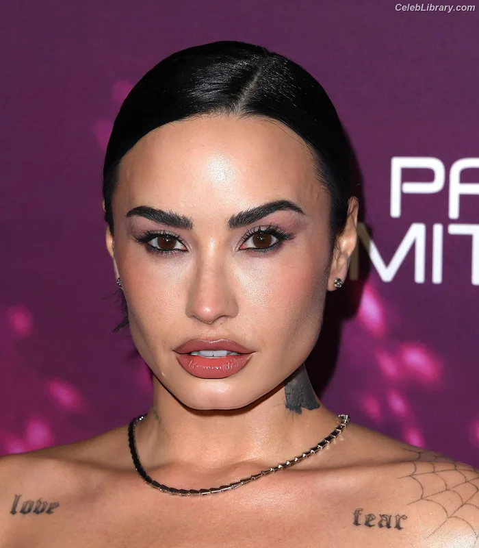 Demi Lovato photo 7 of 1234