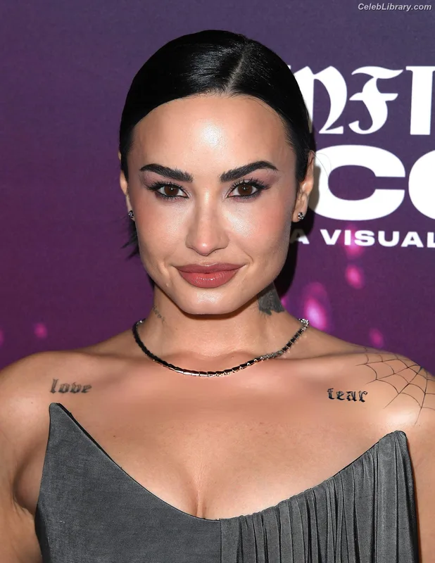 Demi Lovato photo 8 of 1234