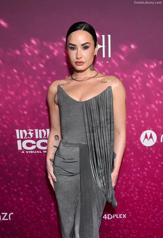 Demi Lovato photo 11 of 1234