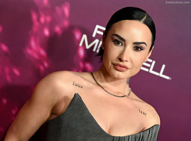 Demi Lovato photo 12 of 1234