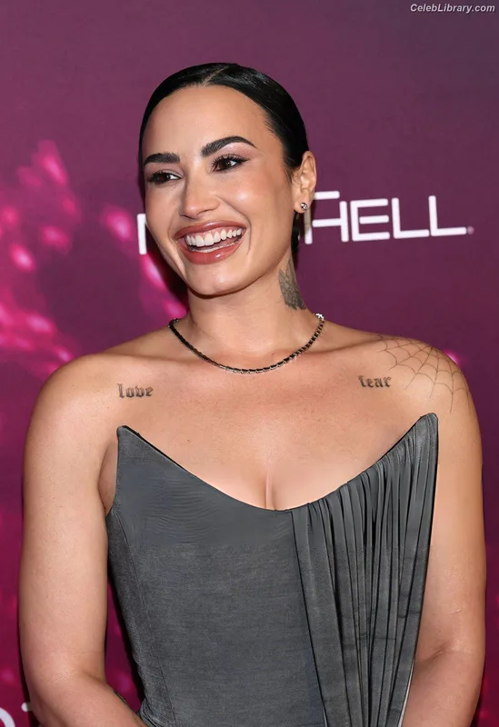 Demi Lovato photo 14 of 1234