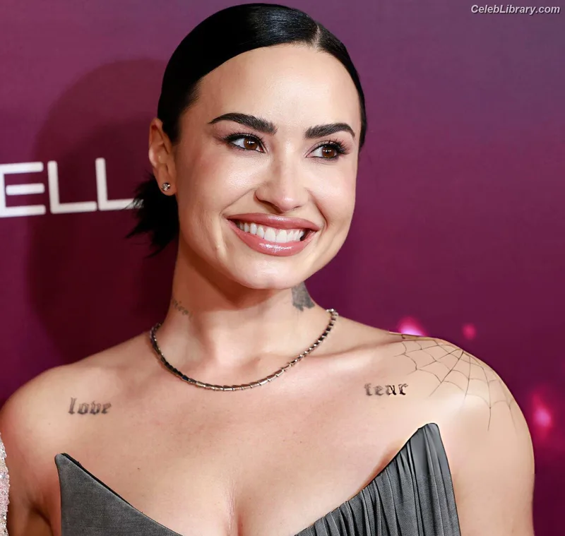 Demi Lovato photo 15 of 1234