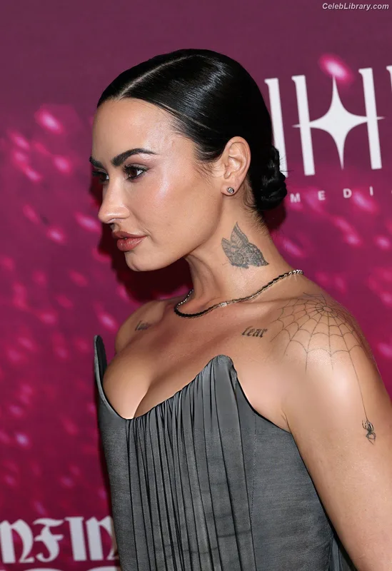 Demi Lovato photo 16 of 1234