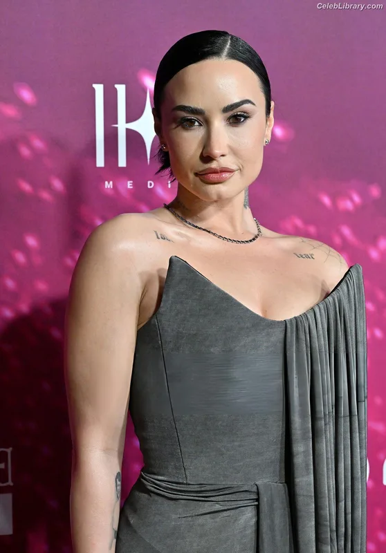 Demi Lovato photo 17 of 1234