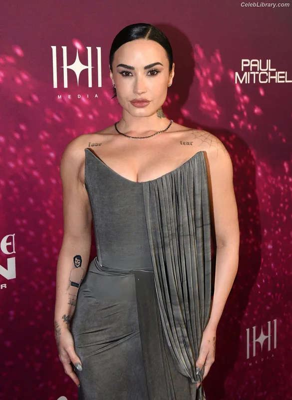 Demi Lovato photo 18 of 1234