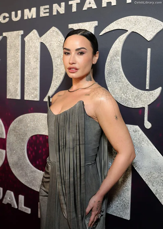 Demi Lovato photo 19 of 1234