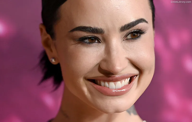Demi Lovato photo 21 of 1234