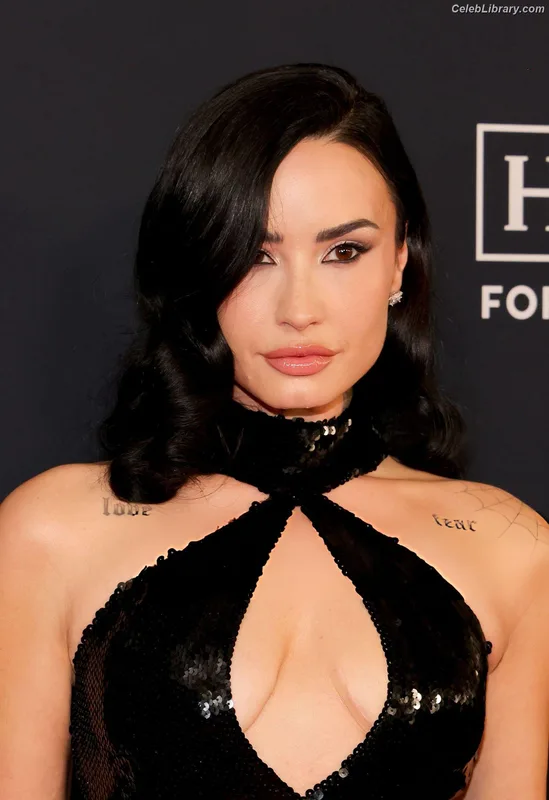 Demi Lovato photo 2 of 1234