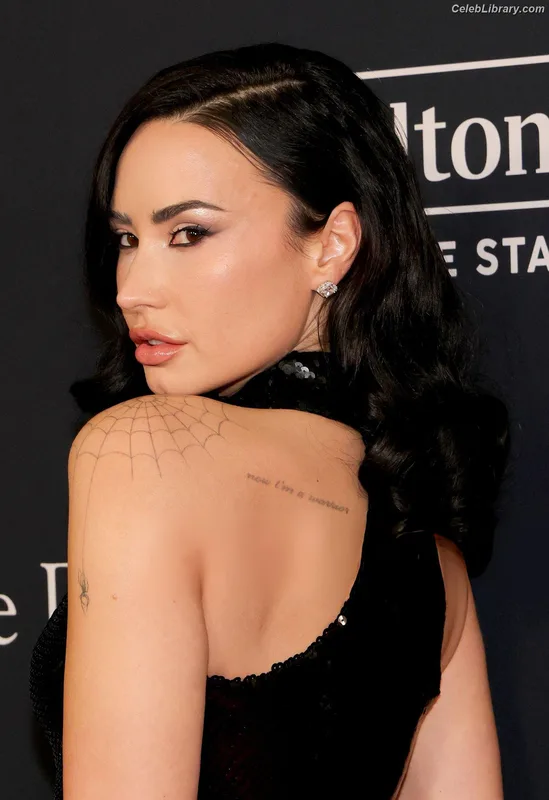 Demi Lovato photo 3 of 1234