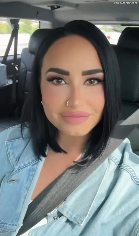 Demi Lovato photo 6 of 1234