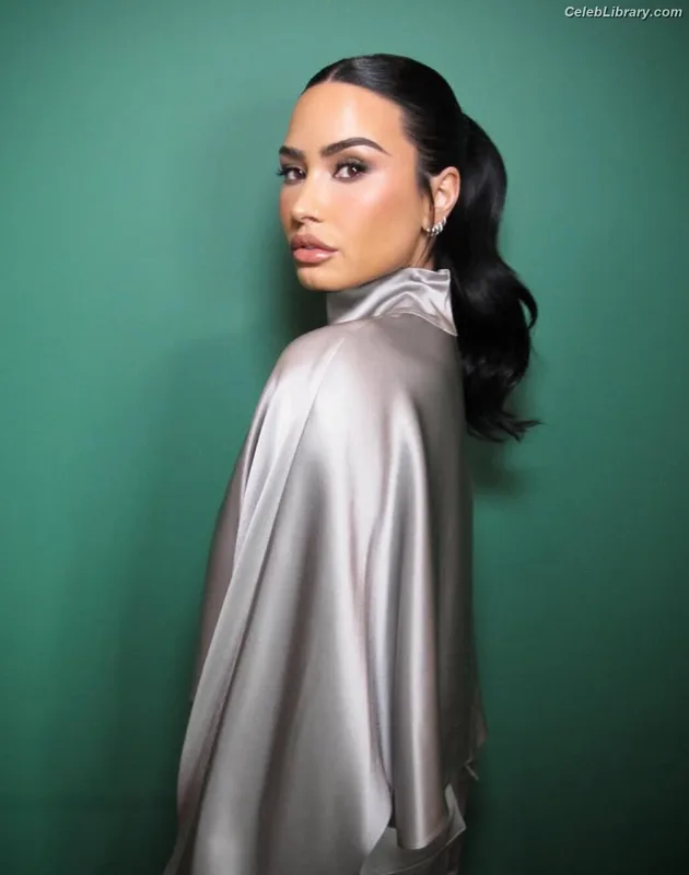 Demi Lovato photo 8 of 1234