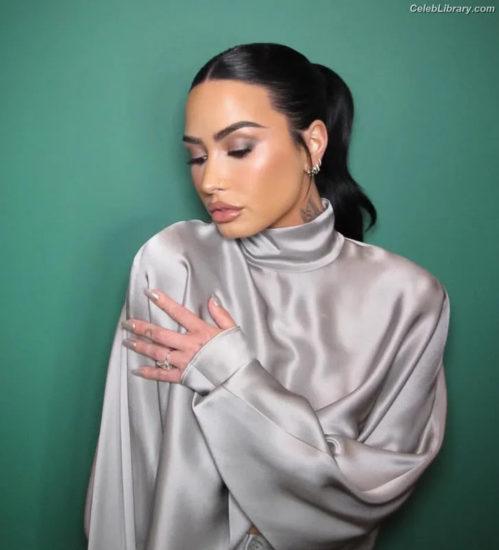 Demi Lovato photo 9 of 1234