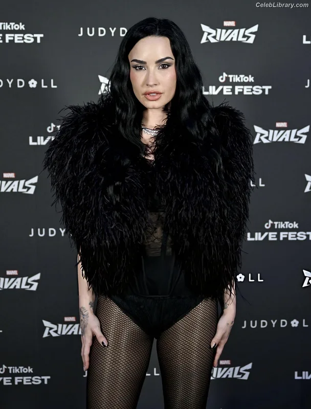 Demi Lovato photo 17 of 1234