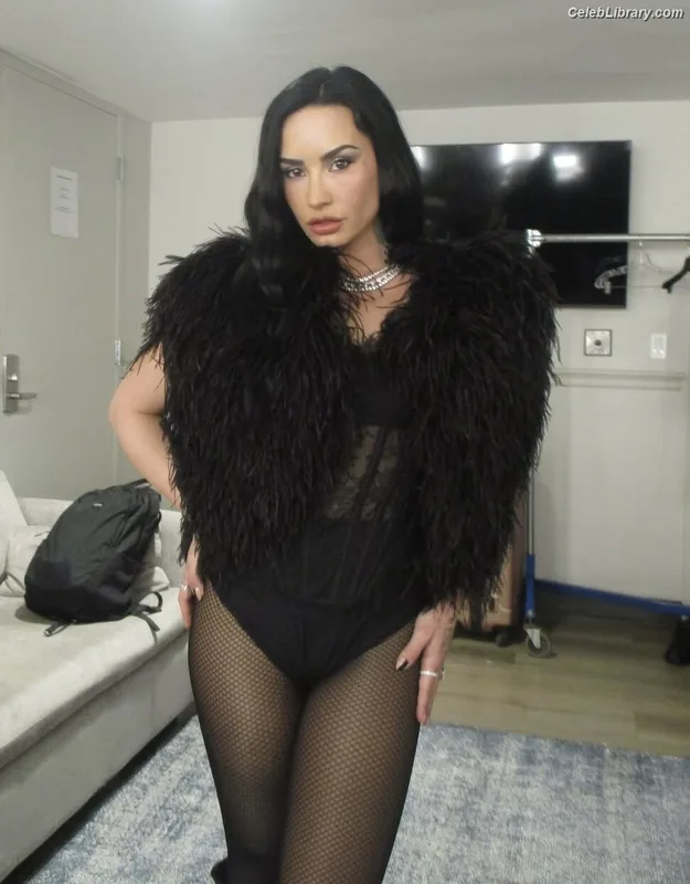 Demi Lovato photo 18 of 1234