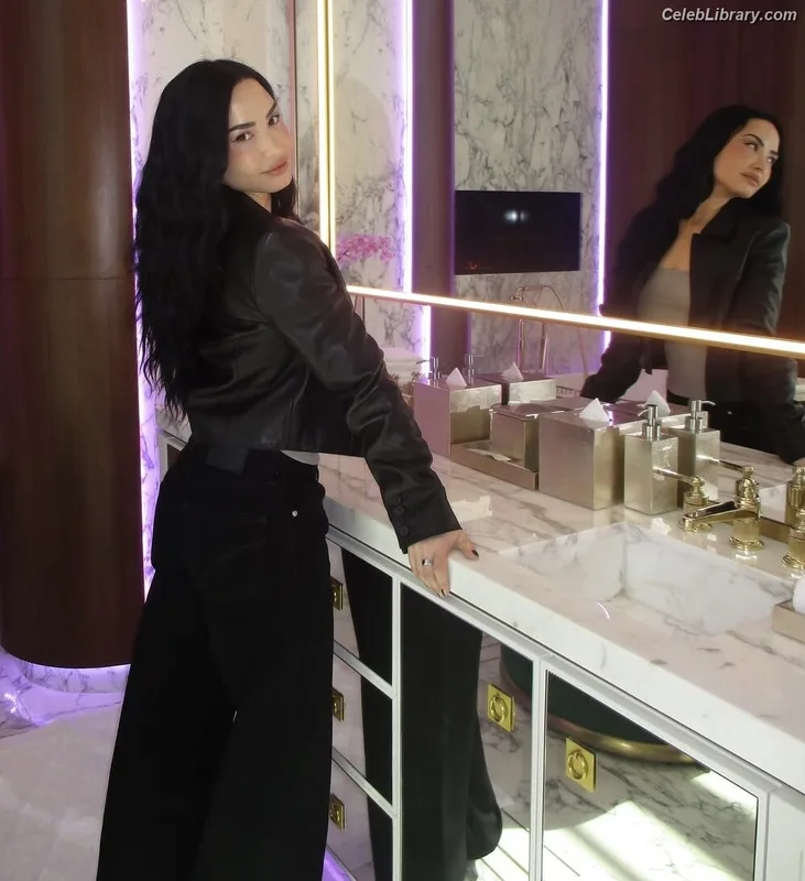 Demi Lovato photo 20 of 1234