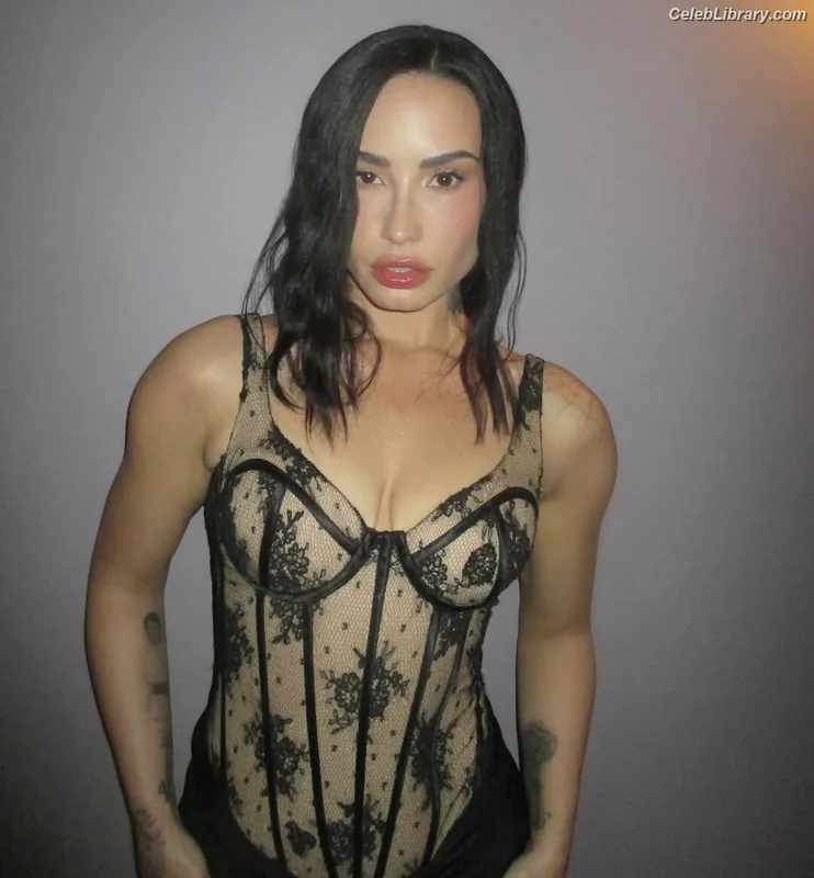 Demi Lovato photo 21 of 1234