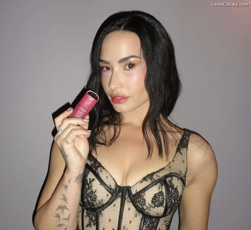 Demi Lovato photo 22 of 1234