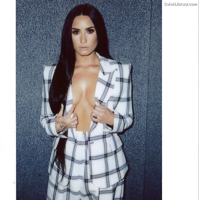 Demi Lovato photo 24 of 1234