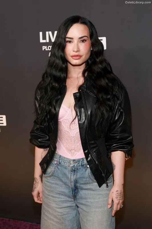 Demi Lovato photo 2 of 1234