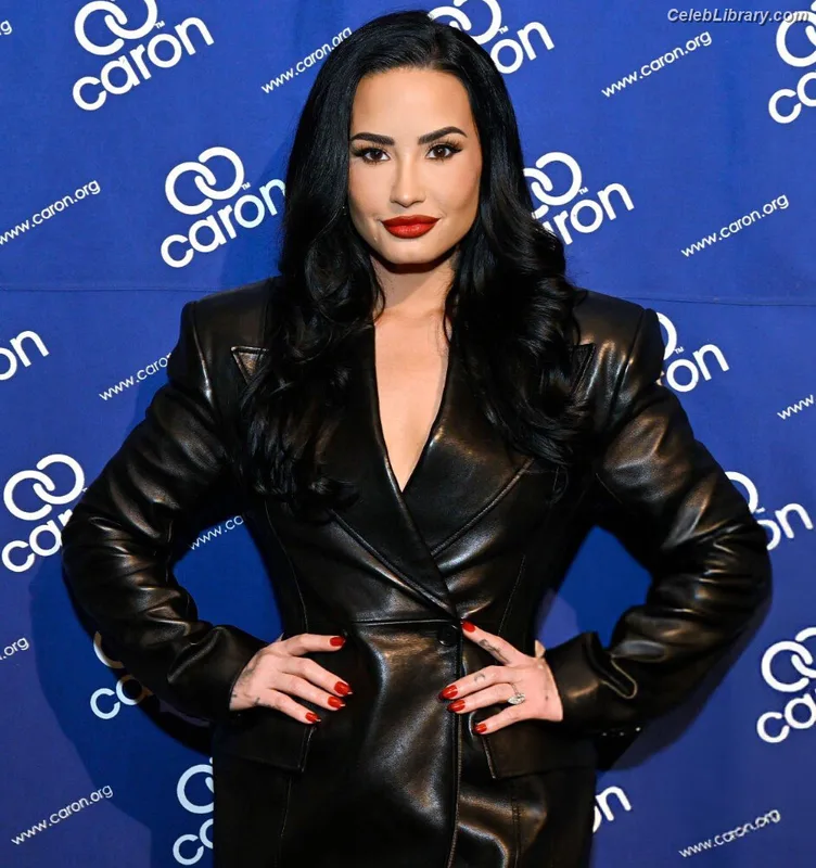 Demi Lovato photo 6 of 1234