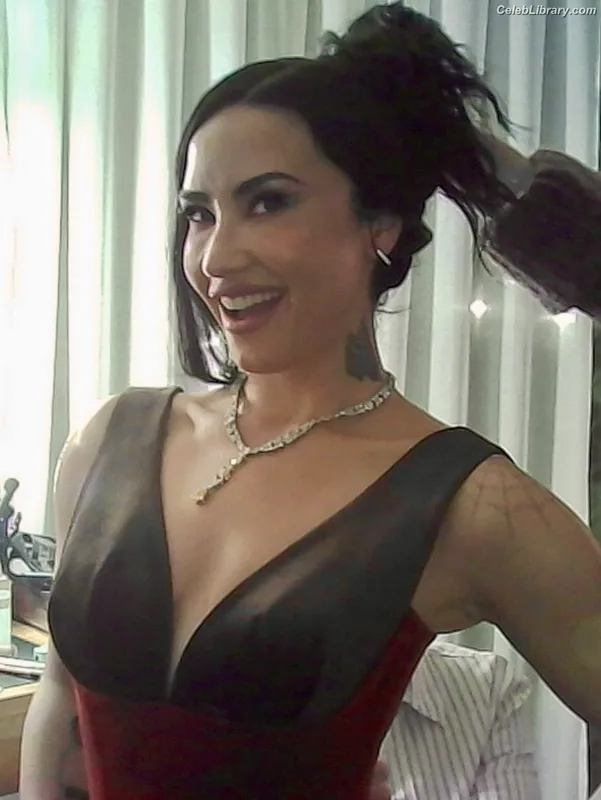 Demi Lovato photo 9 of 1234