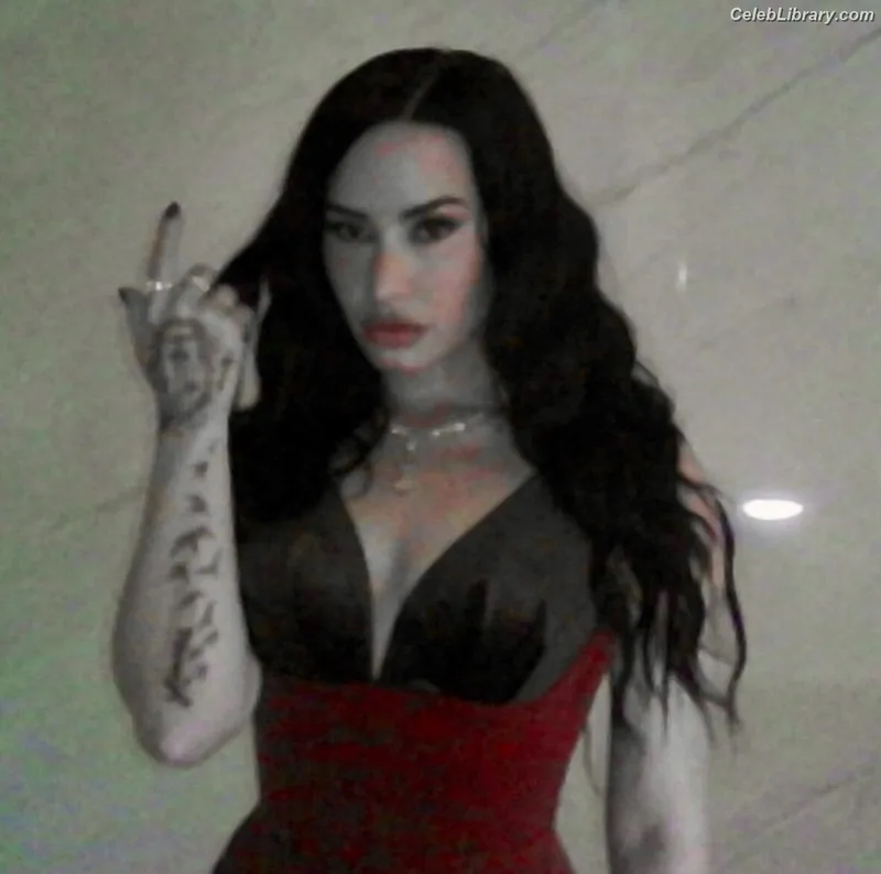 Demi Lovato photo 11 of 1234