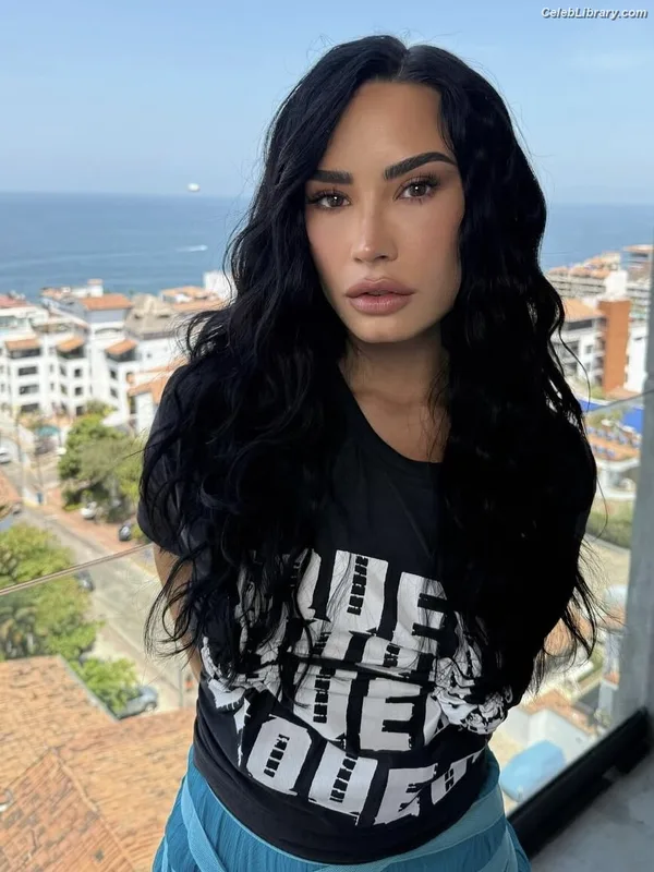 Demi Lovato photo 20 of 1234