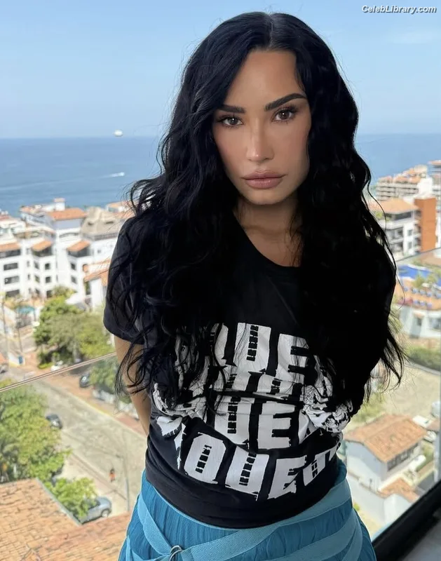 Demi Lovato photo 21 of 1234