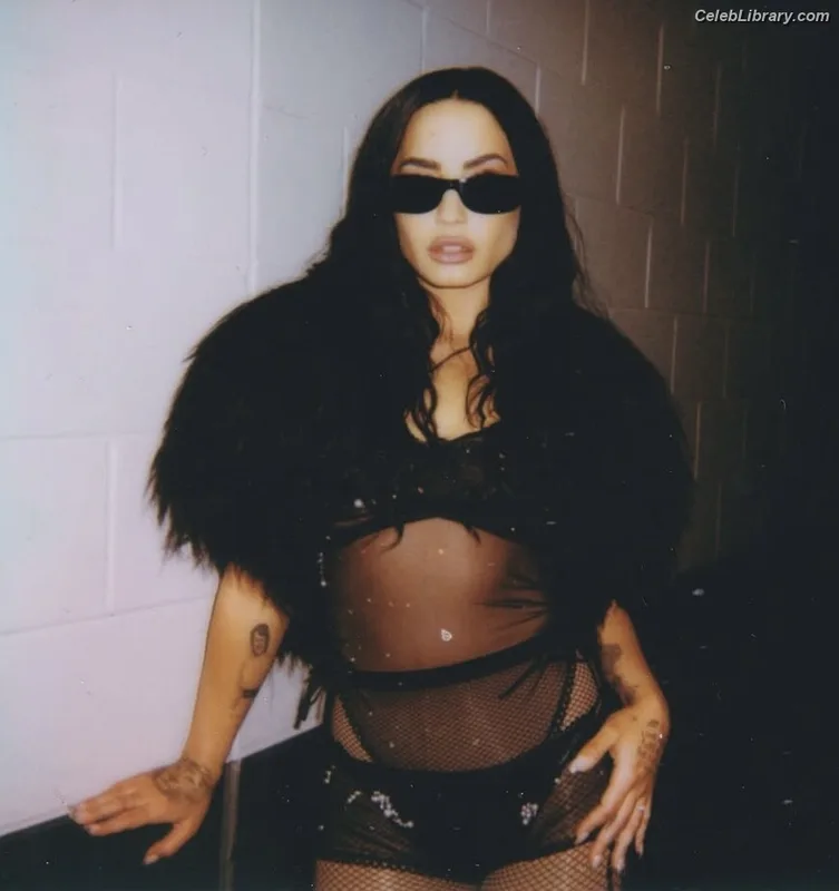 Demi Lovato photo 14 of 1234