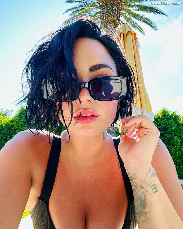 Demi Lovato photo 17 of 1234