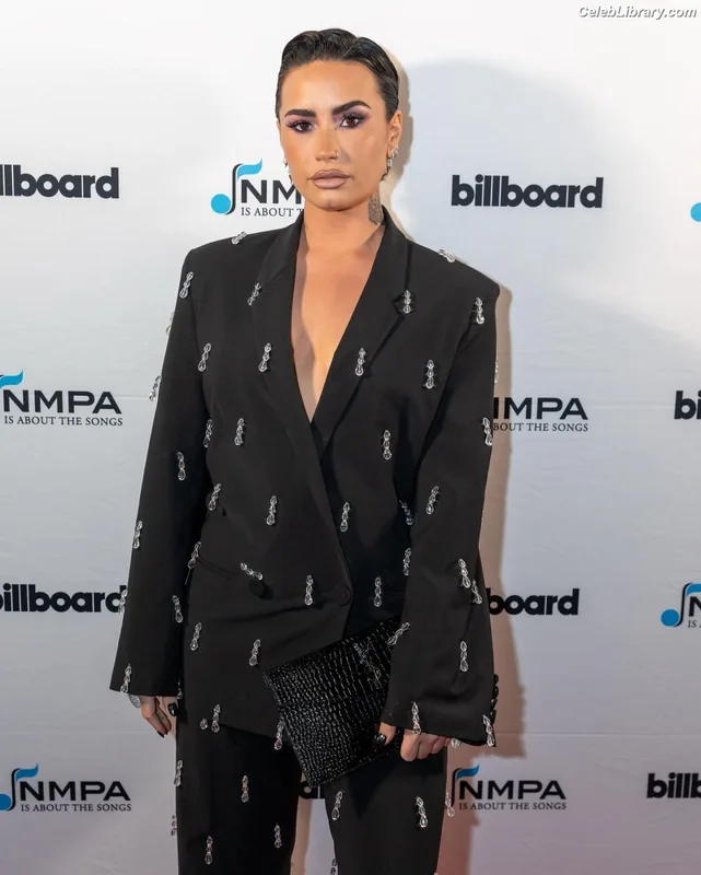 Demi Lovato photo 22 of 1234