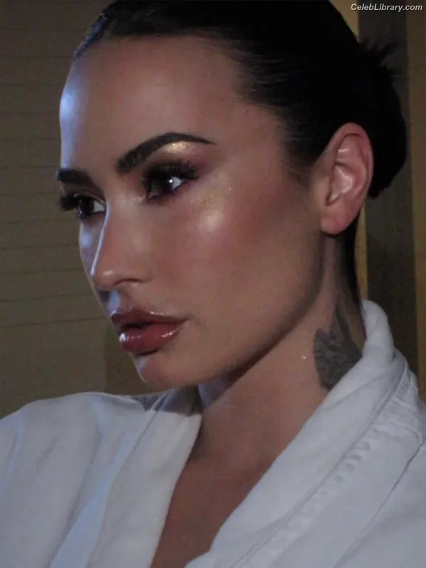 Demi Lovato photo 6 of 1234