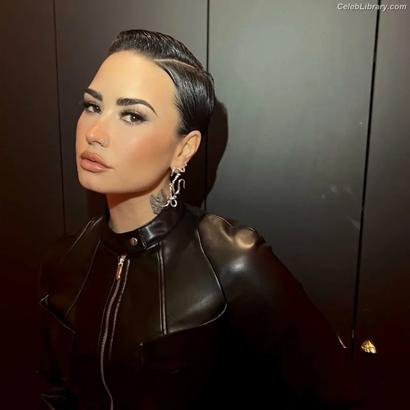 Demi Lovato photo 11 of 1234