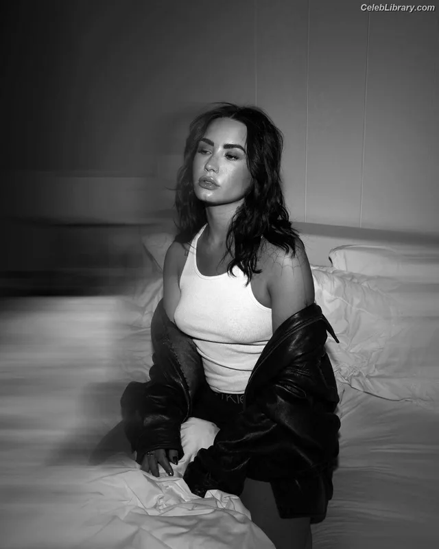 Demi Lovato photo 14 of 1234