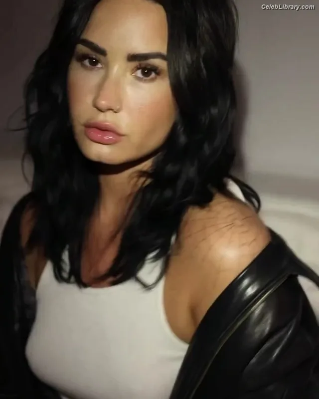 Demi Lovato photo 15 of 1234