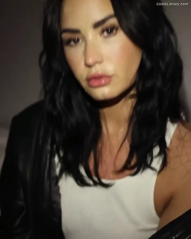 Demi Lovato photo 16 of 1234