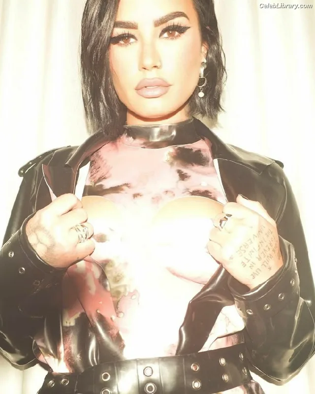 Demi Lovato photo 21 of 1234