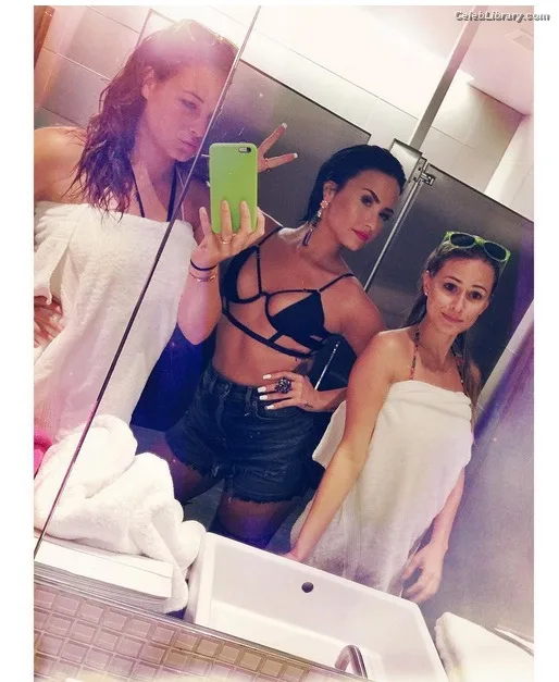 Demi Lovato photo 6 of 1234