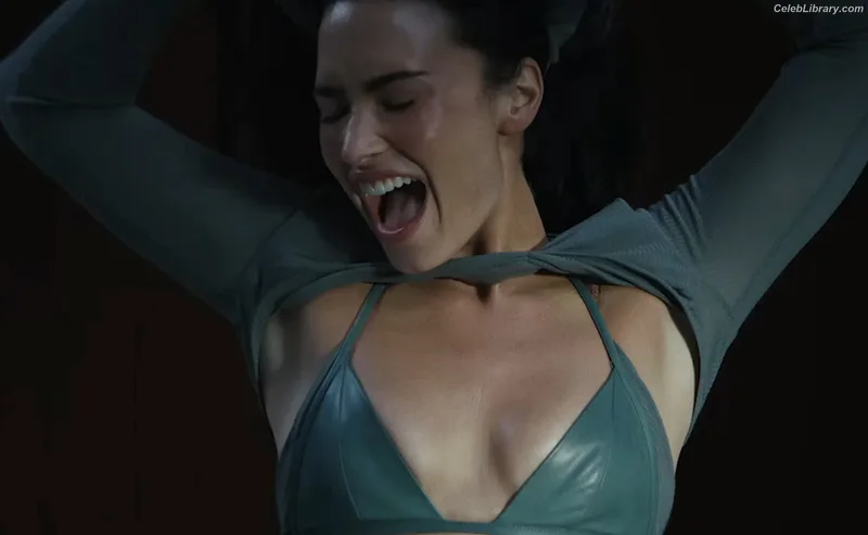 Demi Lovato photo 14 of 1234