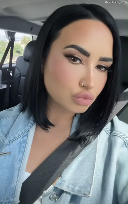 Demi Lovato photo 6 of 1234