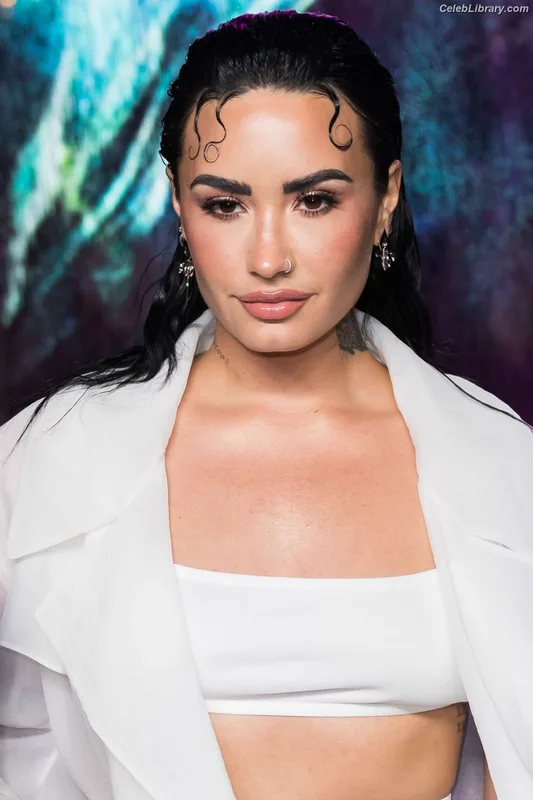 Demi Lovato photo 8 of 1234