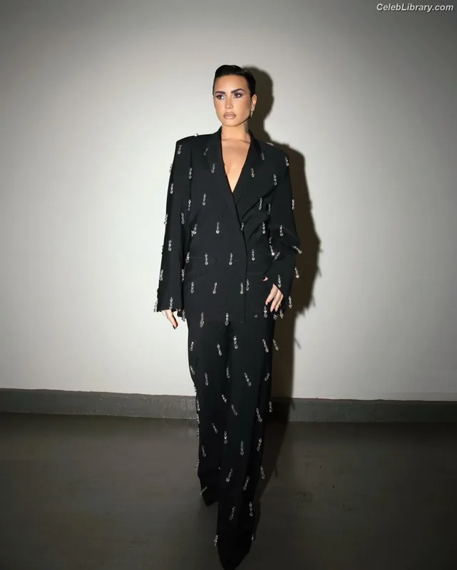 Demi Lovato photo 17 of 1234