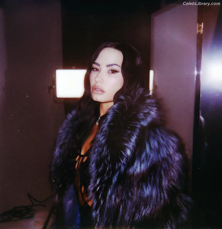 Demi Lovato photo 19 of 1234