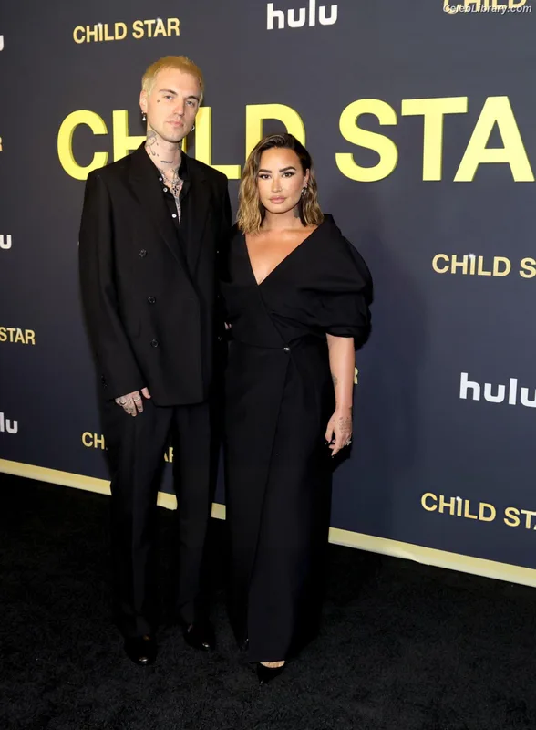 Demi Lovato photo 22 of 1234