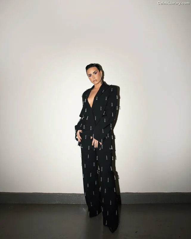 Demi Lovato photo 8 of 1234