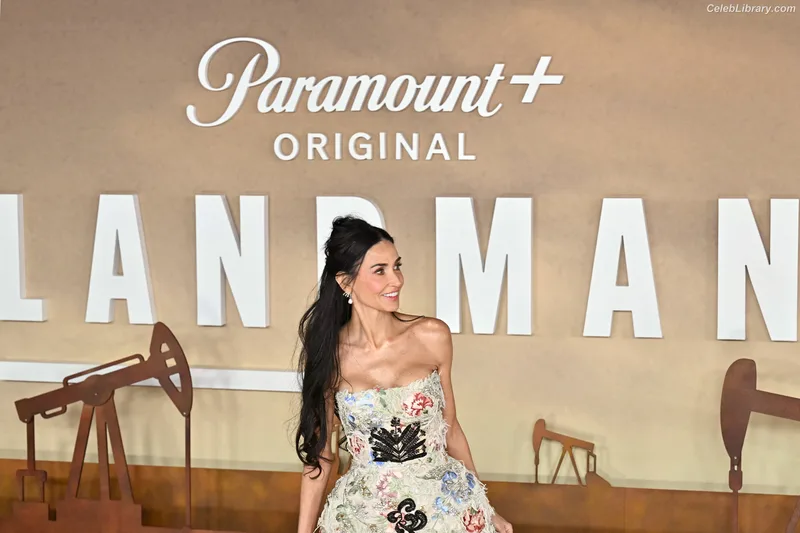 Demi Moore photo 1 of 471